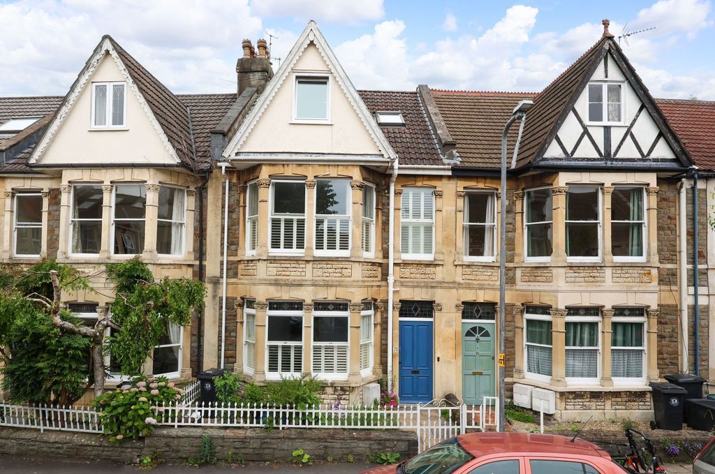 Property photo 1 of 16 External