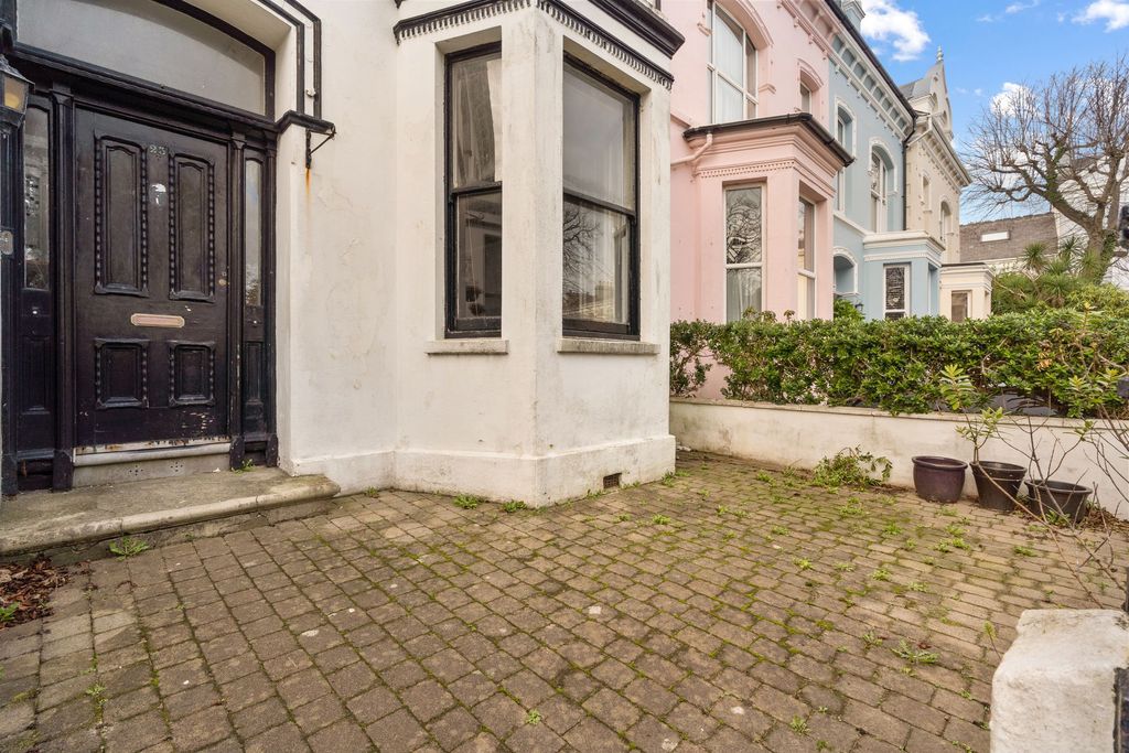 Property photo 2 of 26