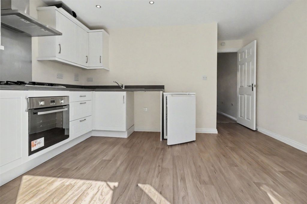 Property photo 3 of 10 3 - Picture No. 09