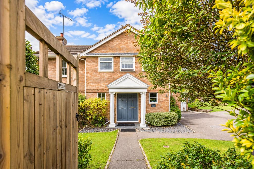 Property photo 1 of 32