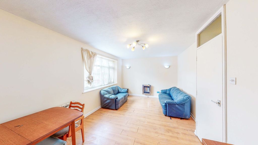 Property photo 3 of 6 Living Room