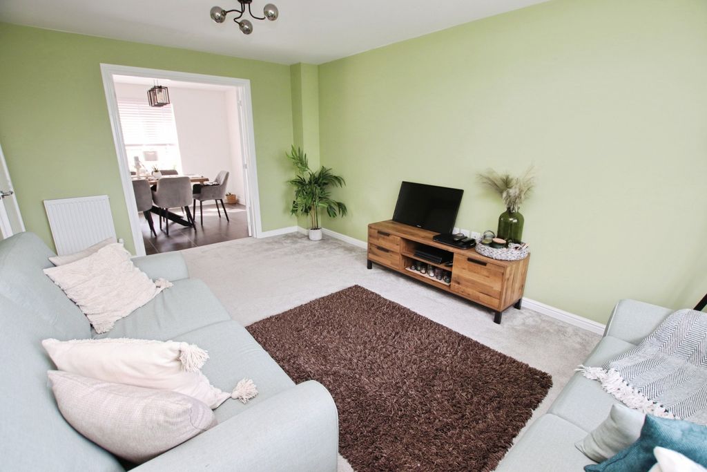 Property photo 3 of 27 4377524