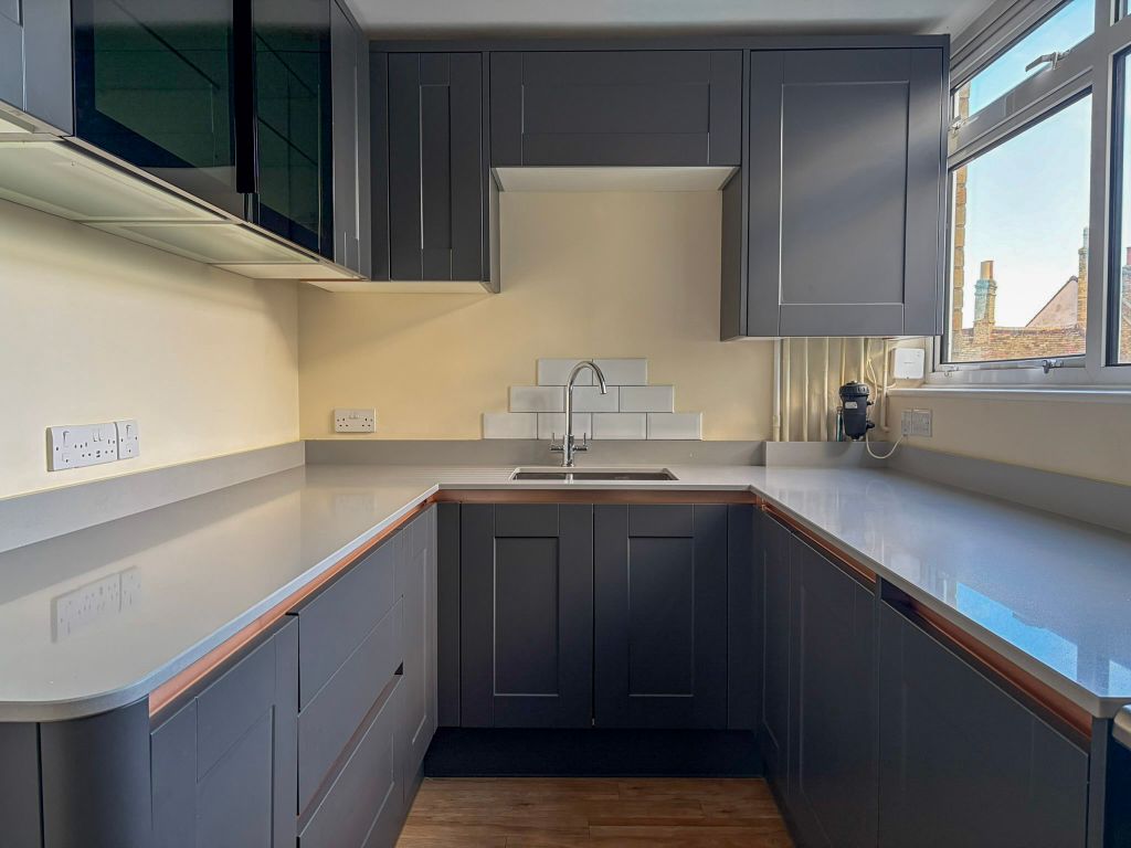 Property photo 2 of 10 Kitchen