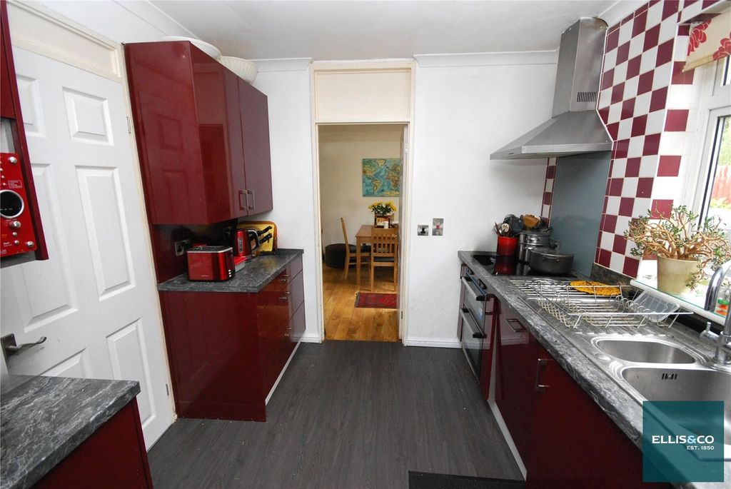 Property photo 2 of 14 Picture No. 21