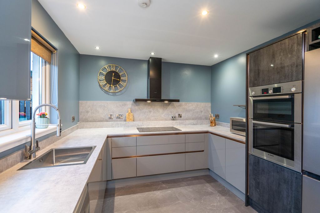 Property photo 2 of 18 Property Image 2