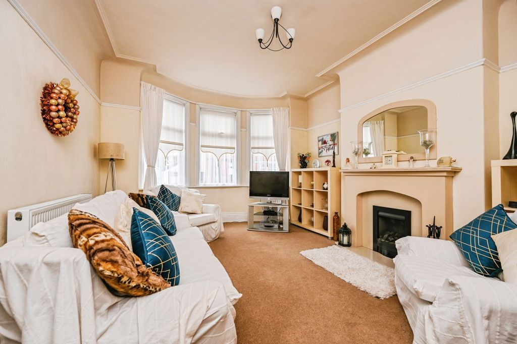 Property photo 3 of 18 Pbox-Img.Jpg