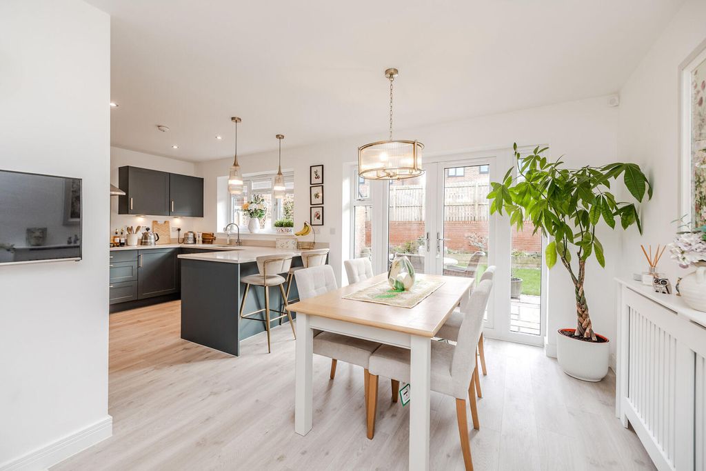 Property photo 2 of 46 Dining Room