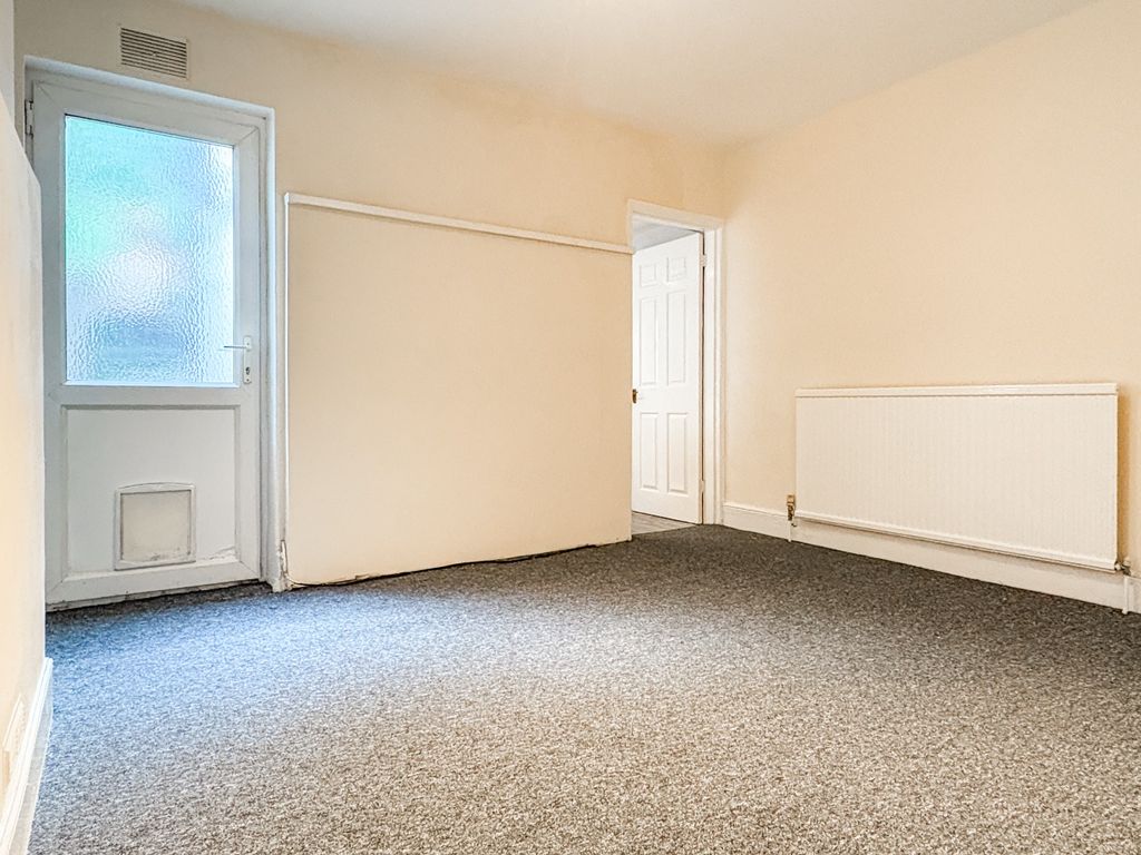 Property photo 2 of 8 4434162