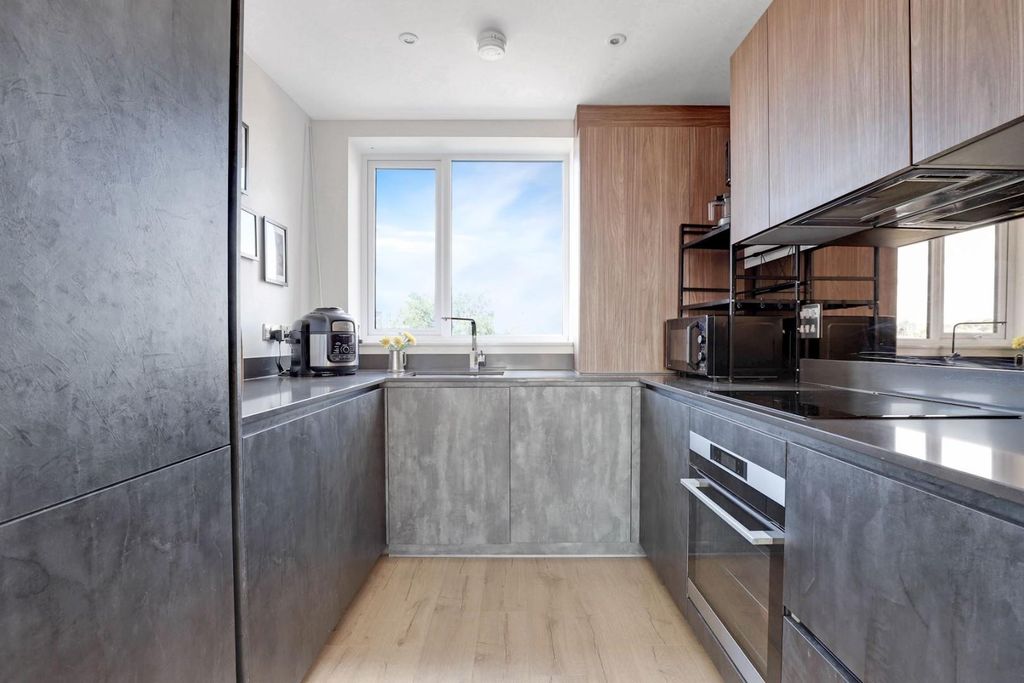 Property photo 3 of 15 08-769Bjhpropworld - 14 Percy Mansions - 2-Medium.