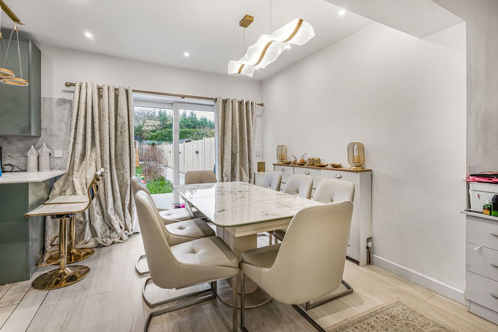 Property photo 2 of 17 Lounge/Diner