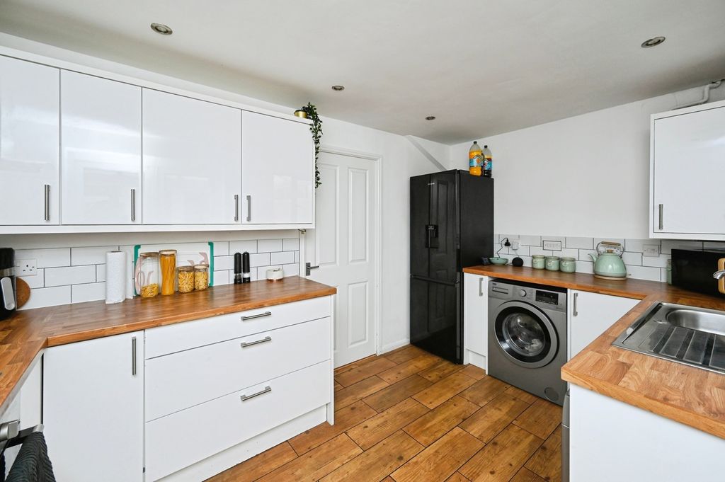 Property photo 2 of 17 Kitchen