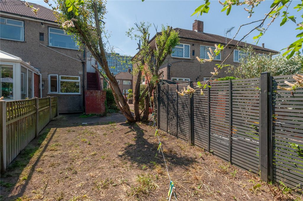 Property photo 2 of 14 Picture No. 15