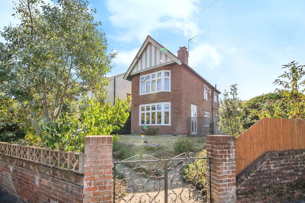 Property photo 1 of 17
