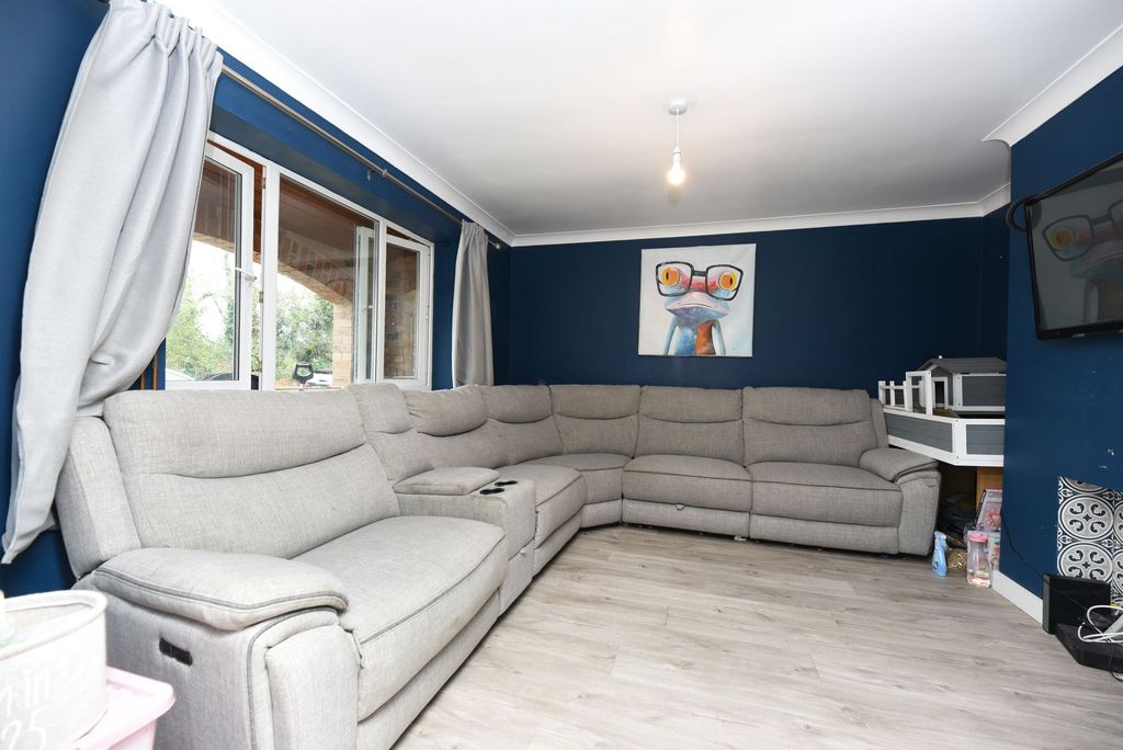 Property photo 3 of 13