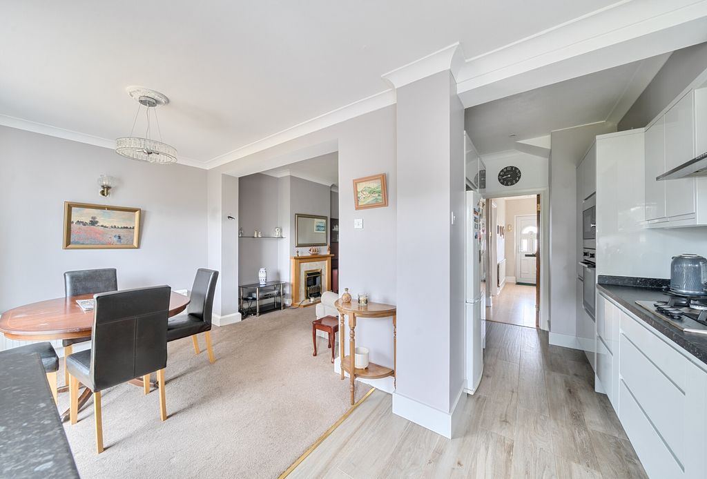 Property photo 1 of 13 1298507-10-6836Ed...