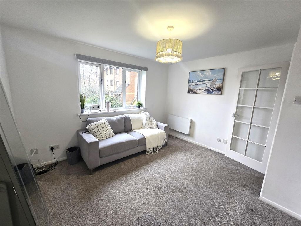 Property photo 2 of 8 1000113428.Jpg