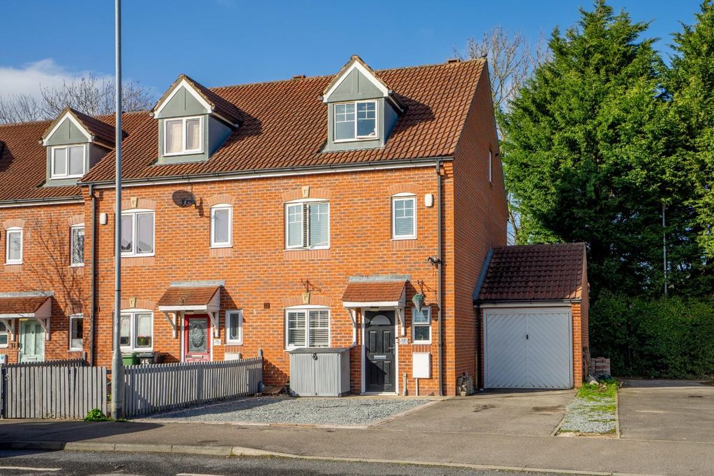 Property photo 1 of 17 Exterior (Front)