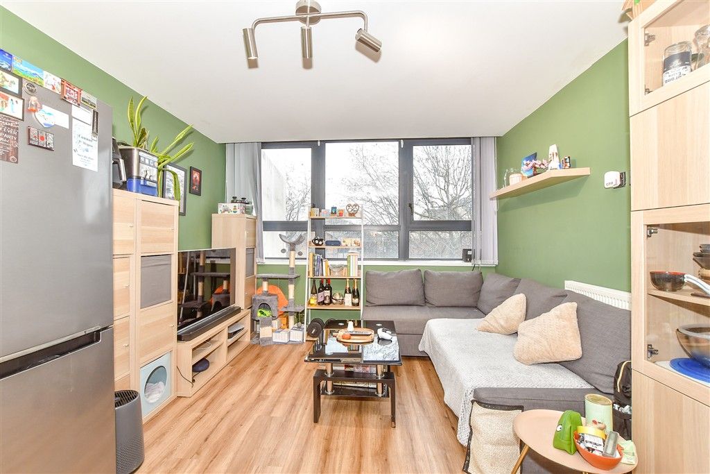 Property photo 2 of 6 Lounge/Kitchen