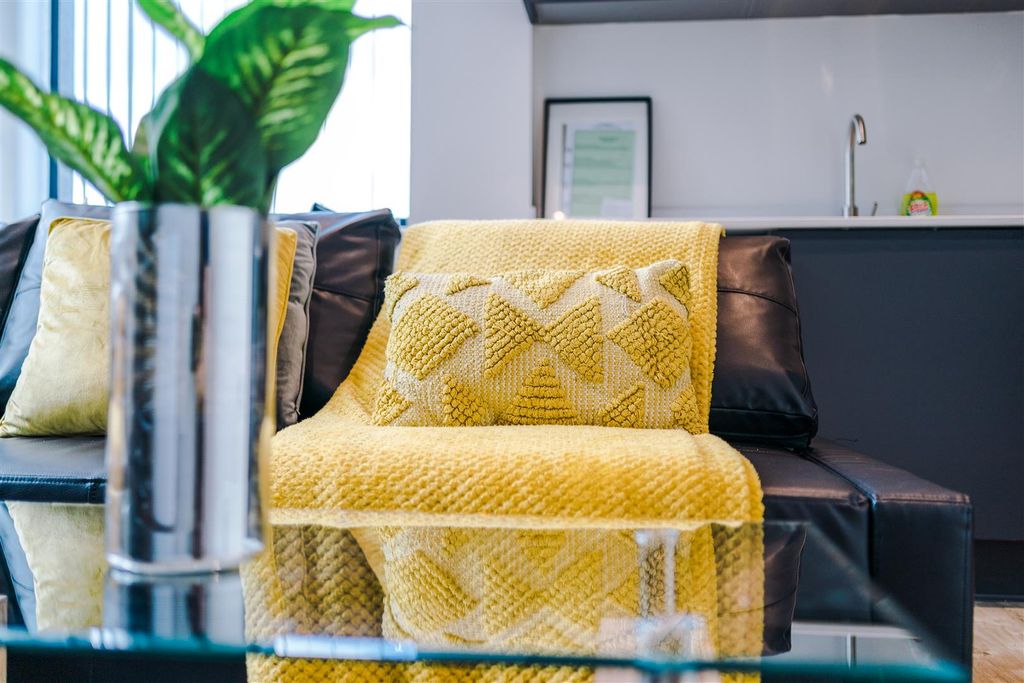 Property photo 2 of 31 Apt303Paragon-11