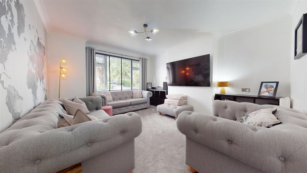 Property photo 3 of 26 Broadway Living Room