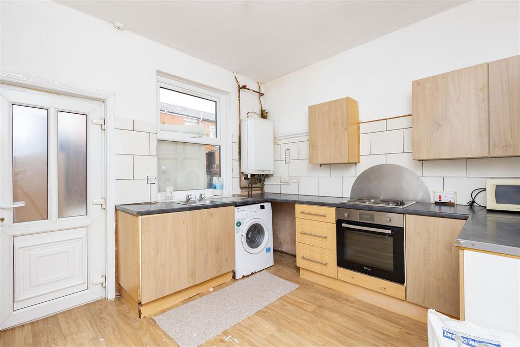 Property photo 3 of 13 Kitchen