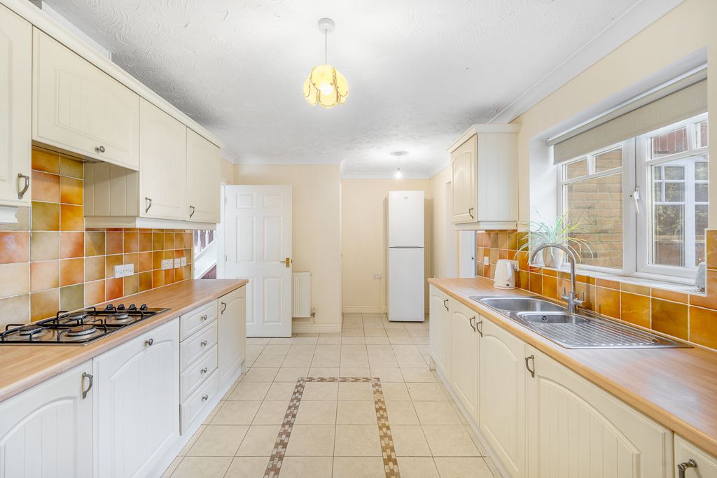 Property photo 3 of 34 Kitchen