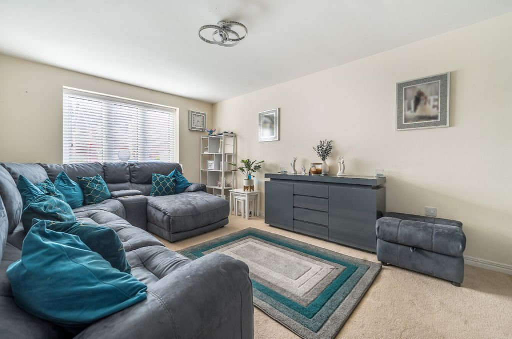 Property photo 2 of 23 1365245-18-68E6Be...