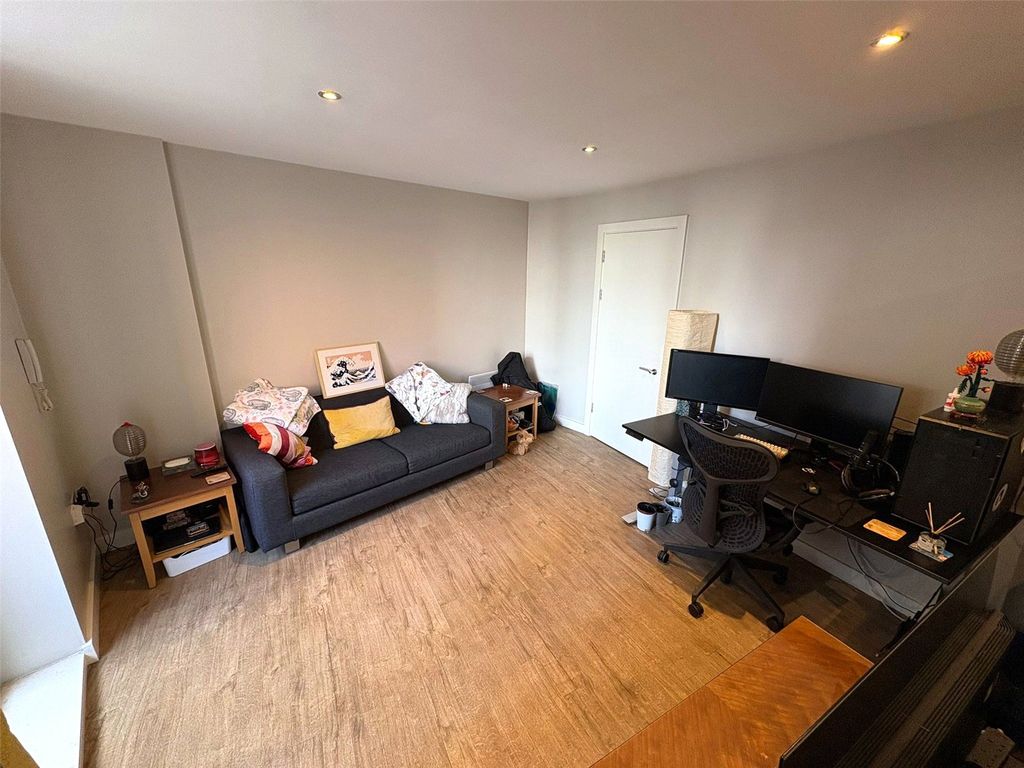 Property photo 3 of 8 Picture No. 02