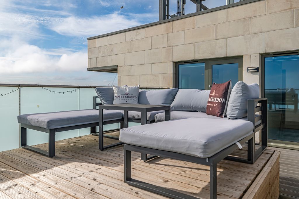 Property photo 3 of 23