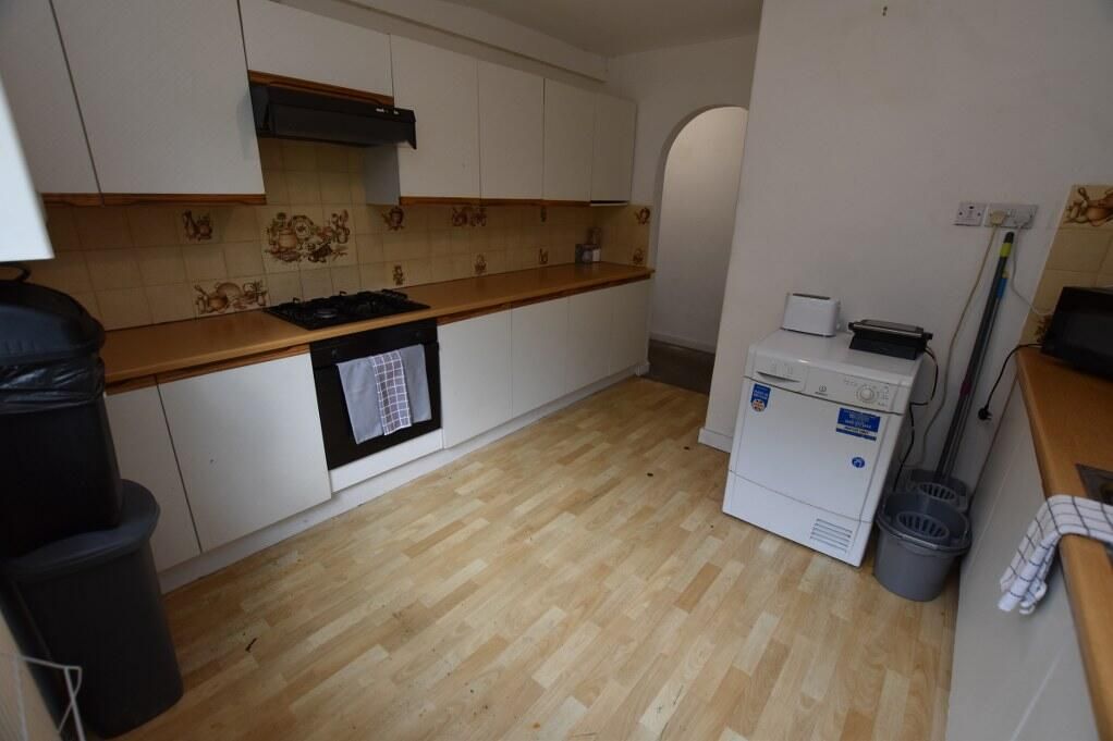 Property photo 3 of 9 Kitchen