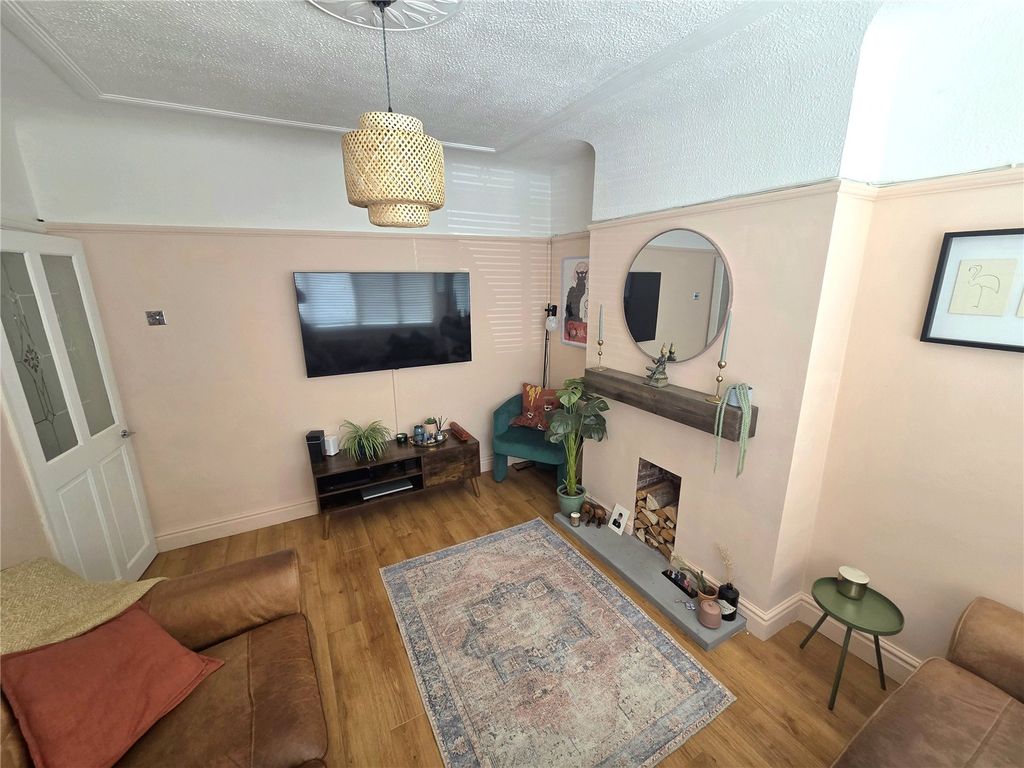 Property photo 3 of 16 Picture No. 11
