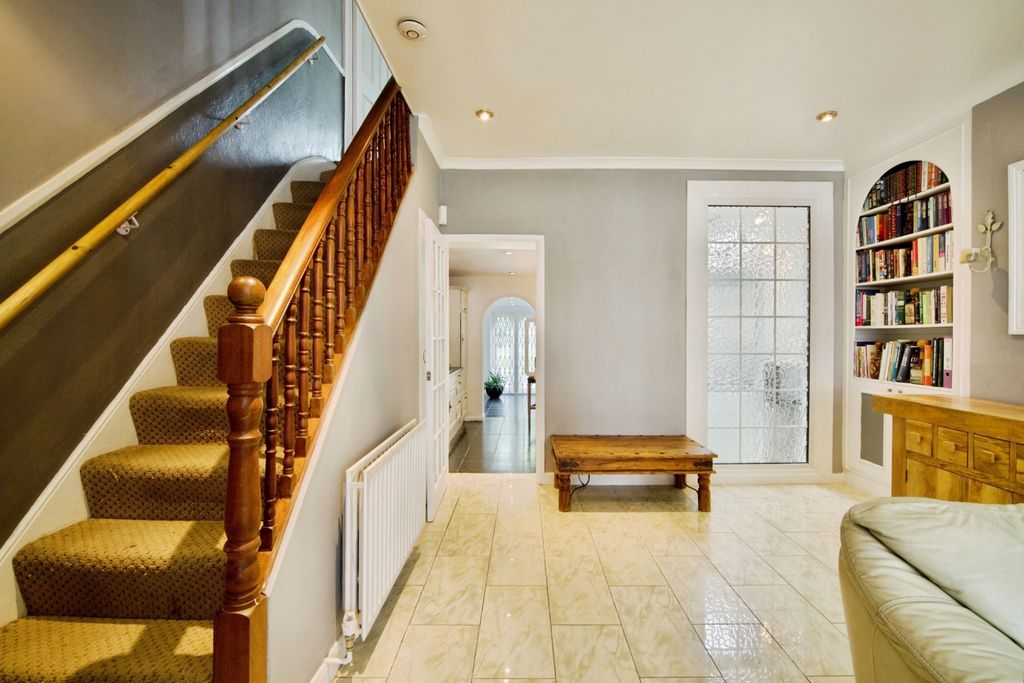 Property photo 2 of 25 Pbox-Img.Jpg