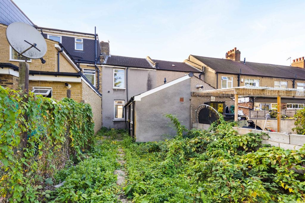 Property photo 3 of 8 Picture No. 13