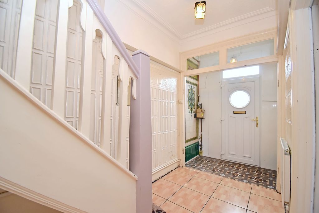 Property photo 3 of 28