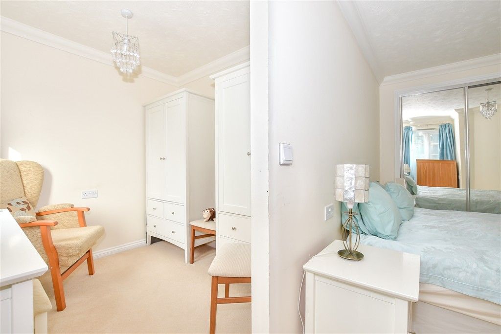 Property photo 1 of 9 Bedroom