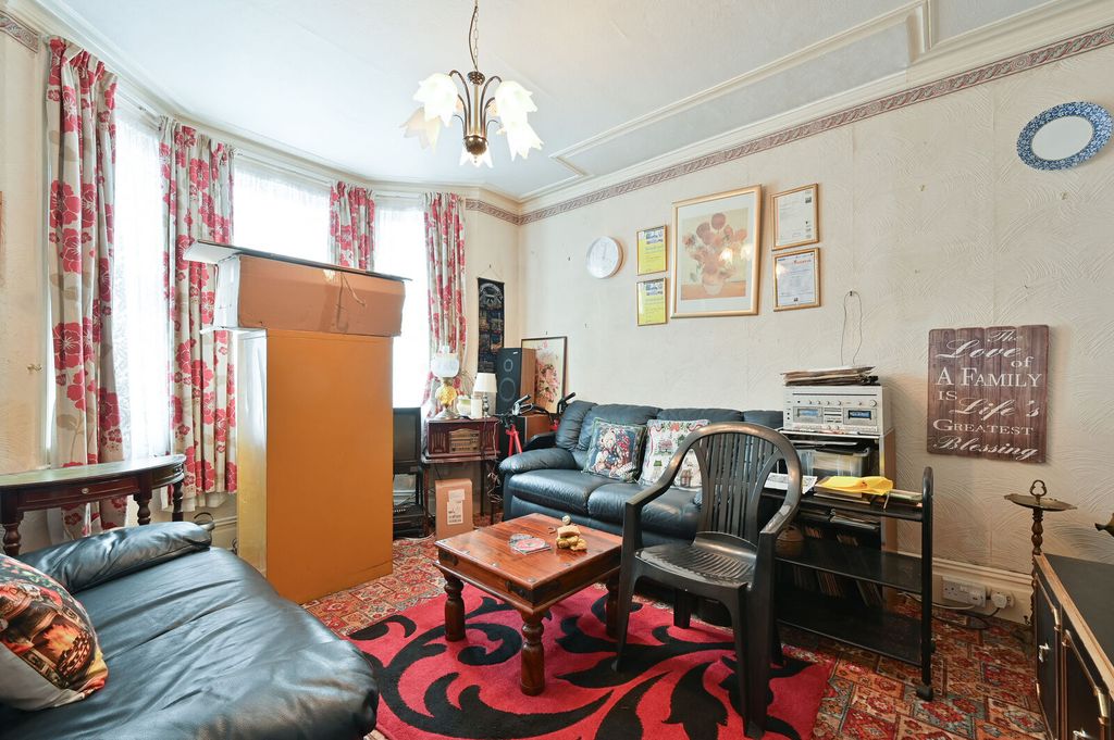 Property photo 2 of 11