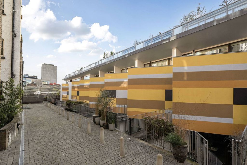 Property photo 2 of 20