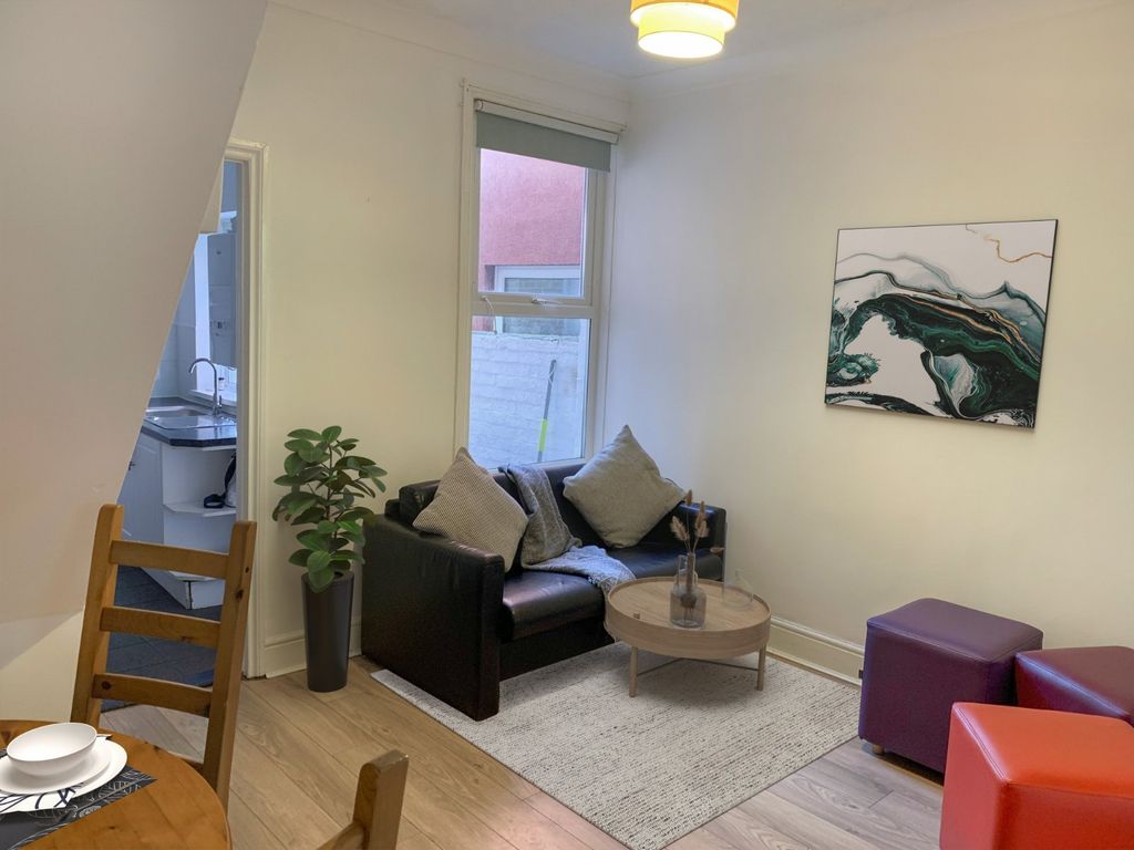 Property photo 2 of 11 Picture No. 24