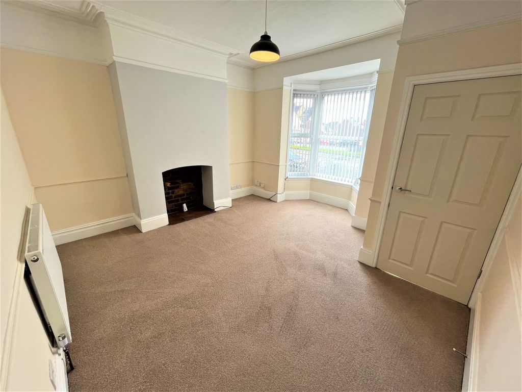 Property photo 2 of 8 Lounge