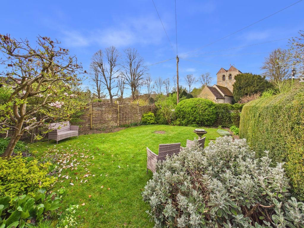 Property photo 3 of 14 Cam01354G0-Pr0699-Still019