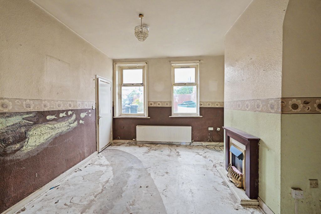 Property photo 2 of 8 31 Canterbury Street, Newcastle Upon Tyne, Ne6 2Jd