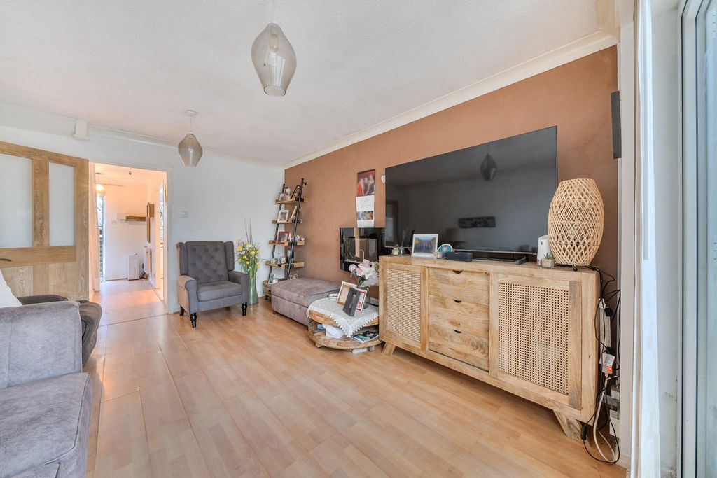 Property photo 3 of 11