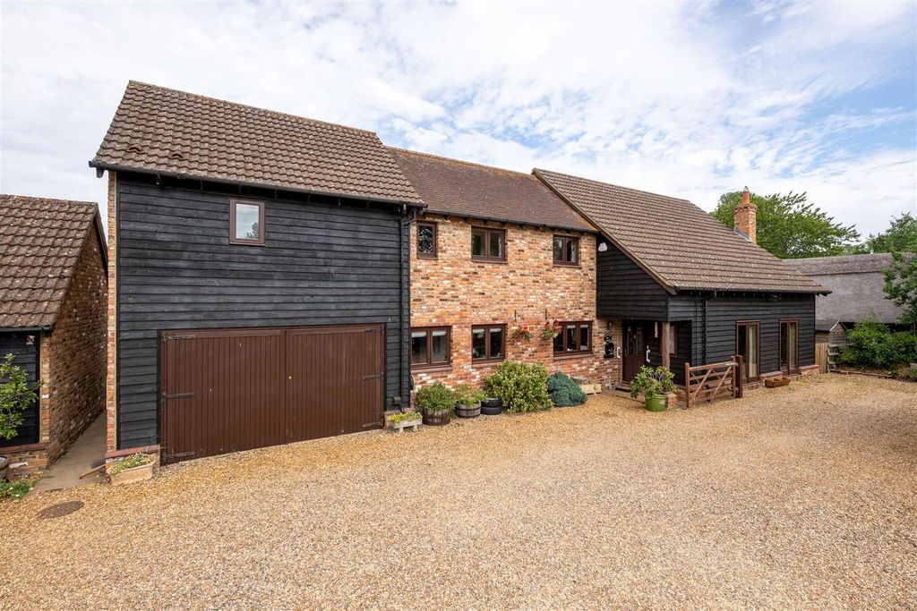 Property photo 1 of 42 260728 - 3 Hunters Yard, Riseley - 01.Jpg