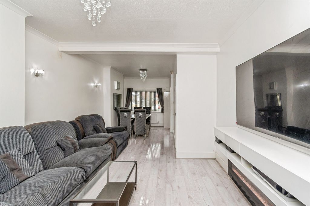 Property photo 3 of 23