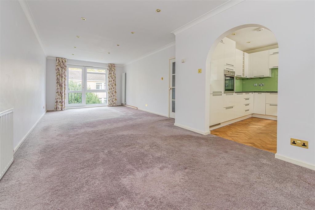 Property photo 2 of 8