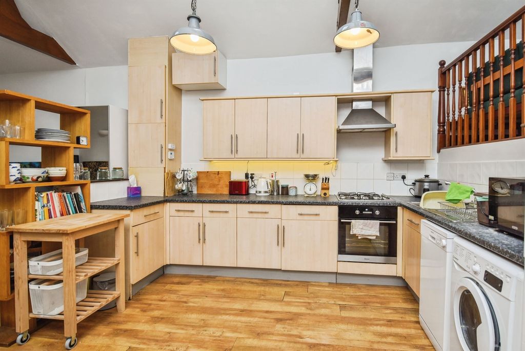 Property photo 3 of 20