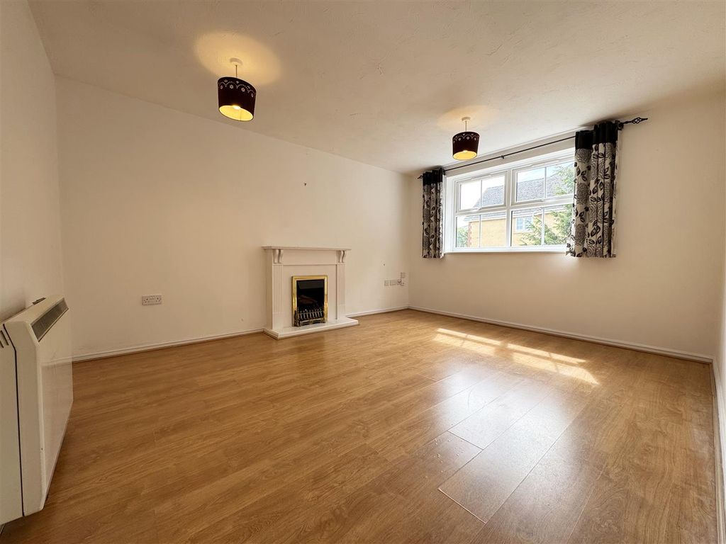 Property photo 2 of 7 Living.Png