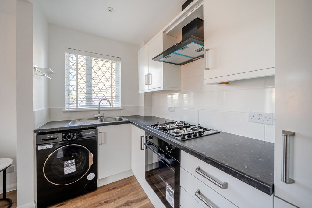 Property photo 3 of 10 1511499-11-6A86c9...