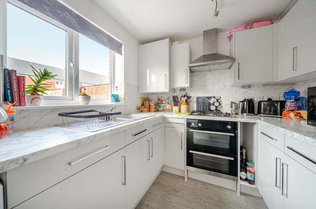 Property photo 3 of 19 1375818-12-6911cc6Ab40F3