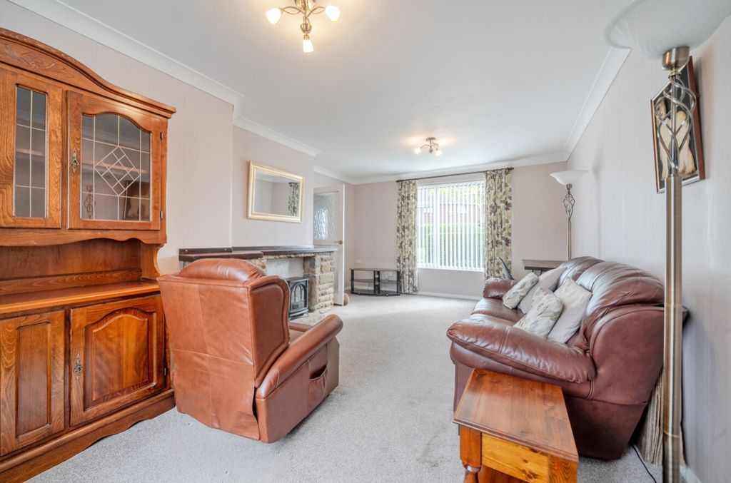 Property photo 2 of 25 1441405-5-69d7F255037ce